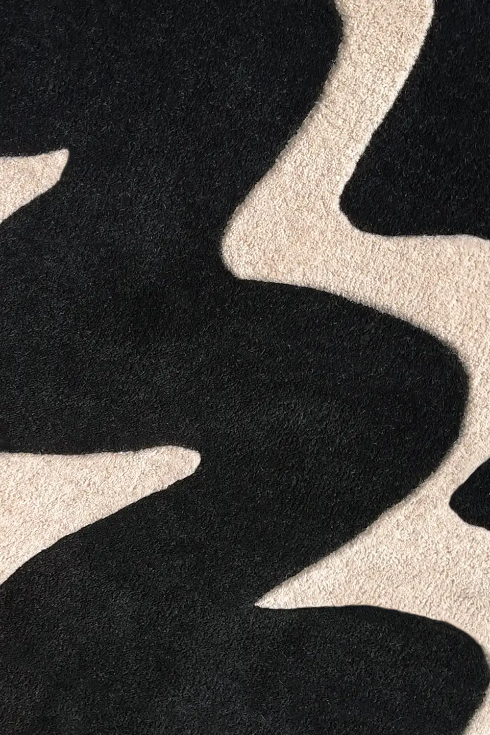 Black and White Zig Zag Round Hand-Tufted Wool Rug - Image 4