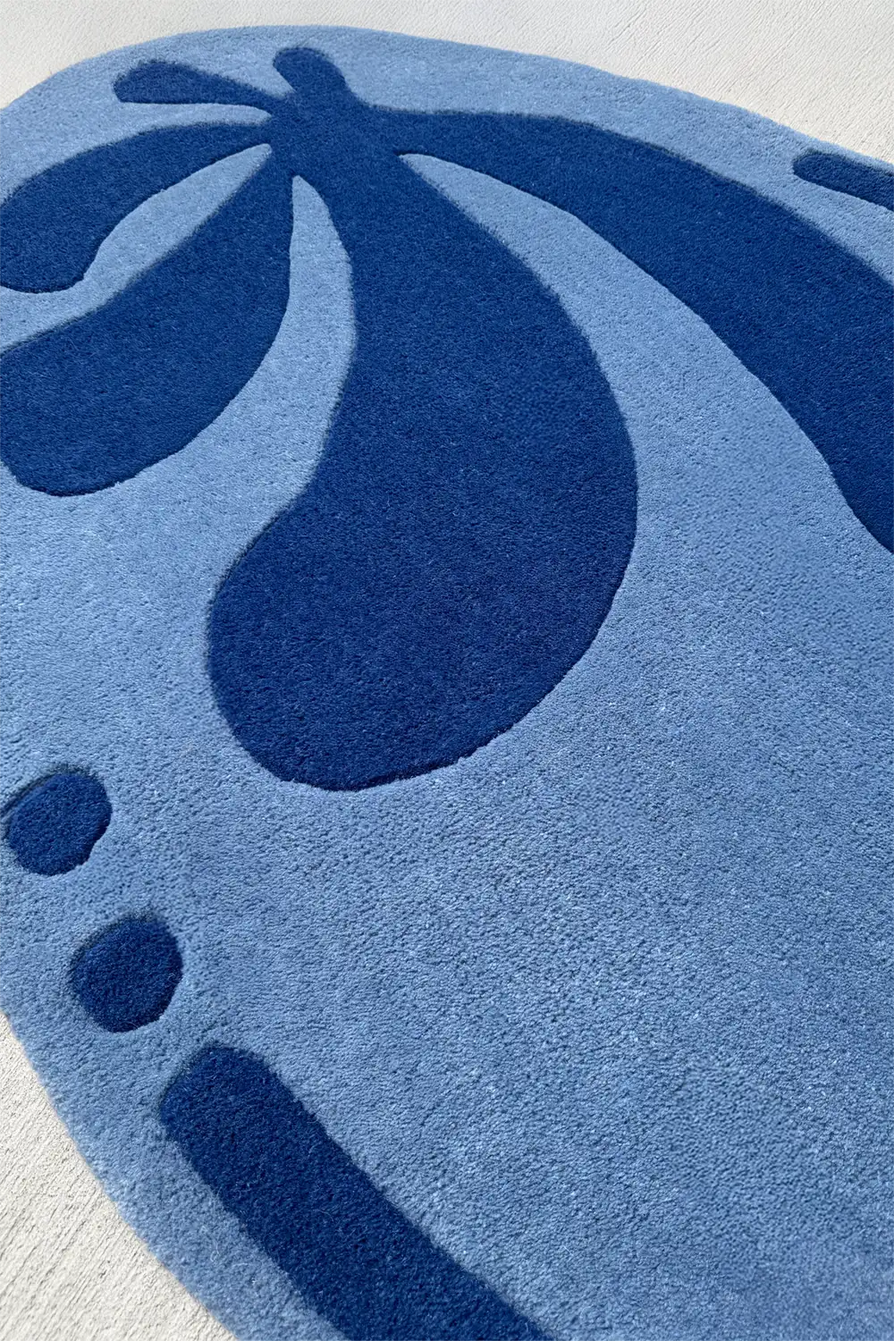 Floral Lagoon Irregular Oval Hand-Tufted Wool Rug - Image 3
