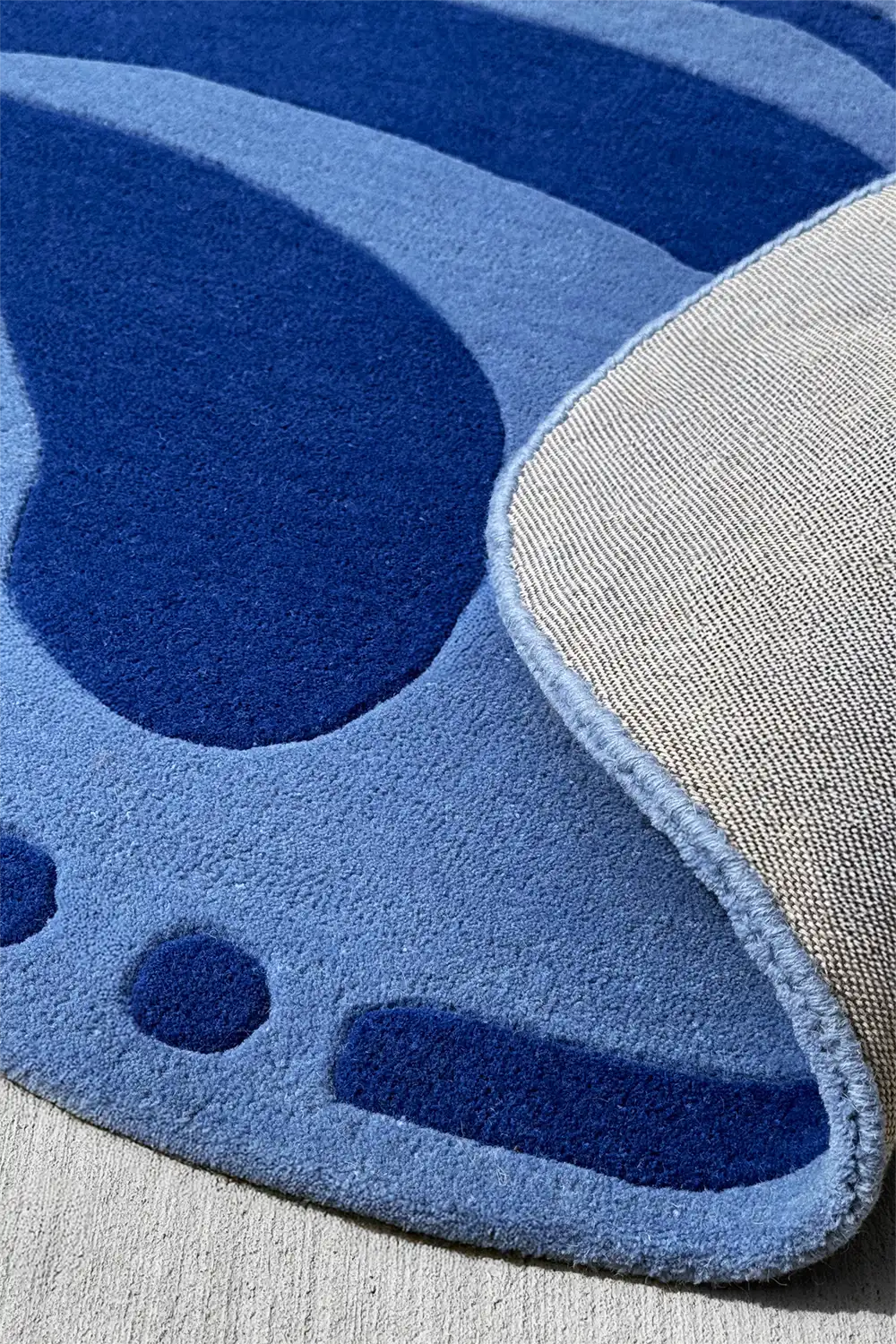 Floral Lagoon Irregular Oval Hand-Tufted Wool Rug - Image 4