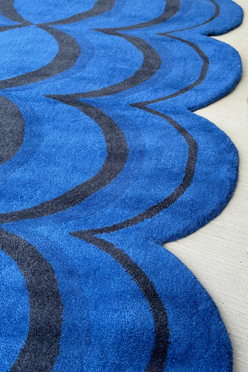 Ripple Wavy Hand-Tufted Wool Rug - Image 2