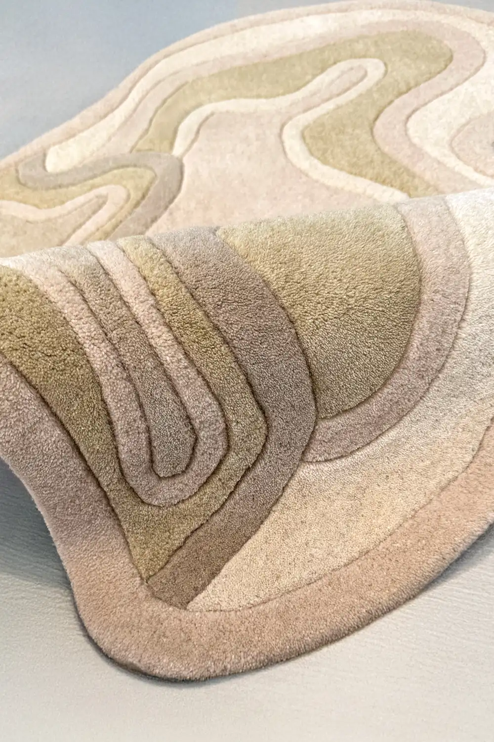 Rolling Tides Hand-Tufted Wool Rug - Image 4