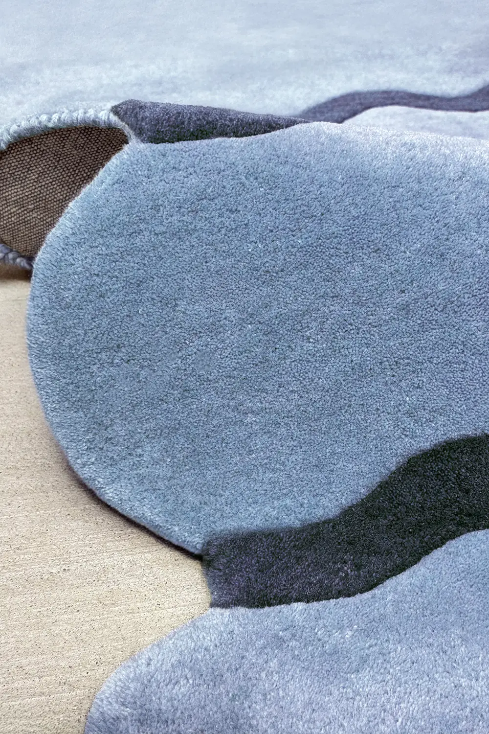 Sculpted Edge Hand-Tufted Wool Rug - Image 11