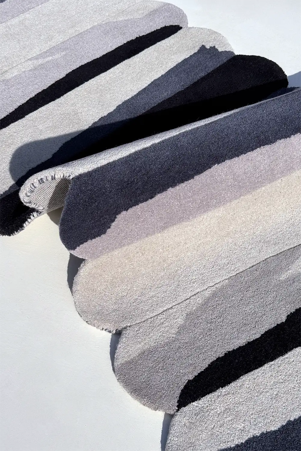 Temple Steps Scalloped Hand-Tufted Wool Runner Rug - Image 3