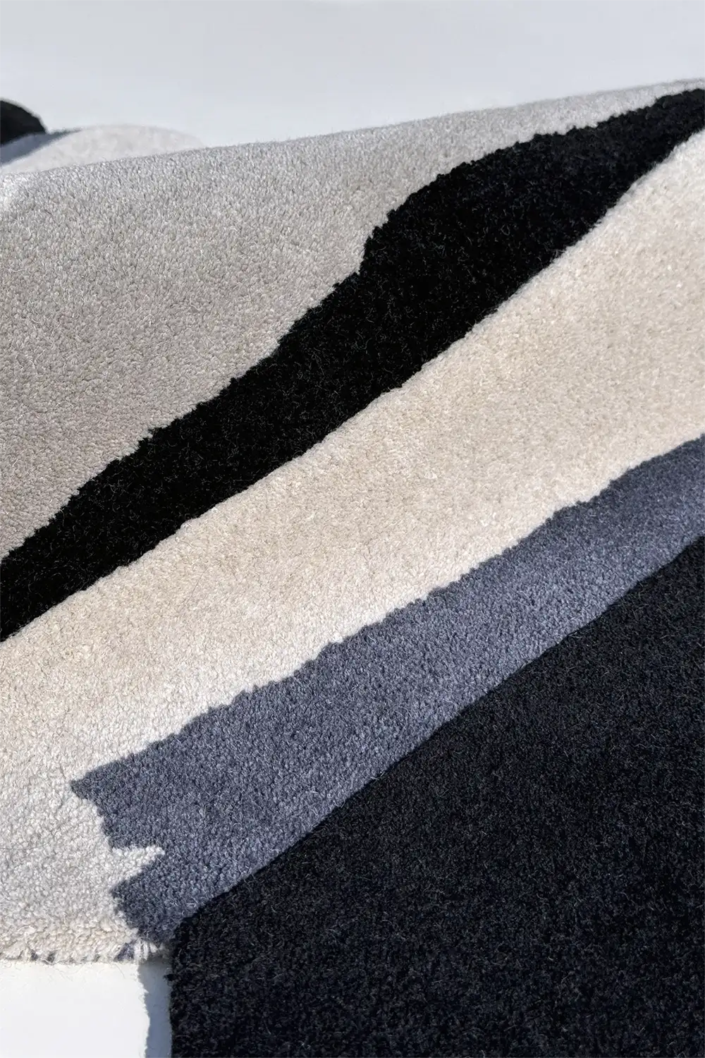 Temple Steps Scalloped Hand-Tufted Wool Runner Rug - Image 4