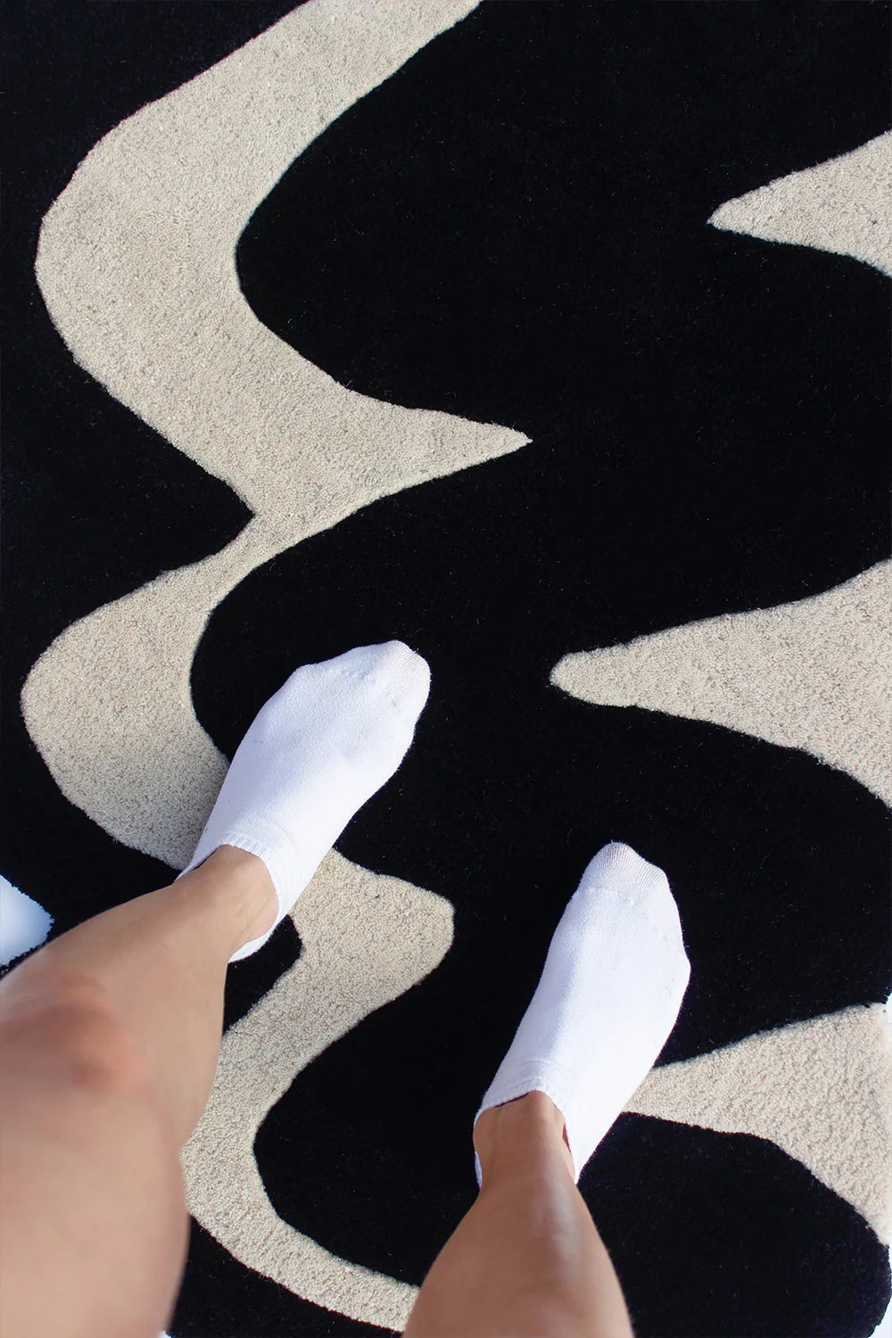 Wavy Zig Zag Hand-Tufted Wool Rug - Image 4