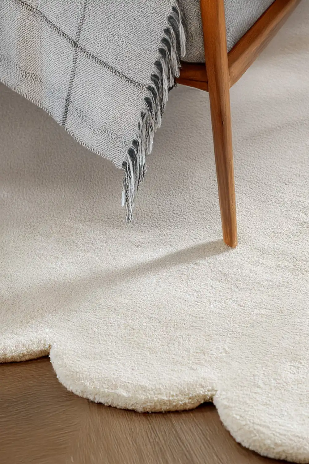 Solid Color Sculpted Edge Hand-Tufted Wool Rug - Image 15